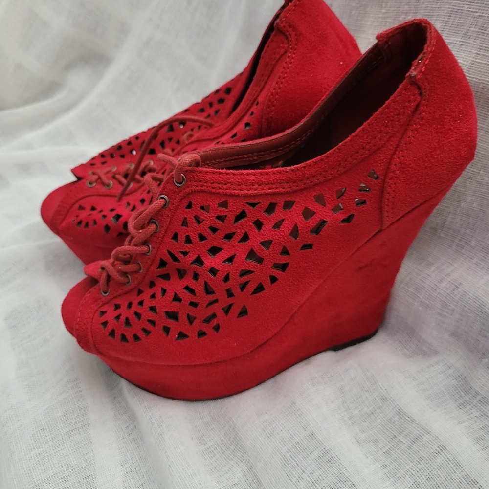 Red Platforms